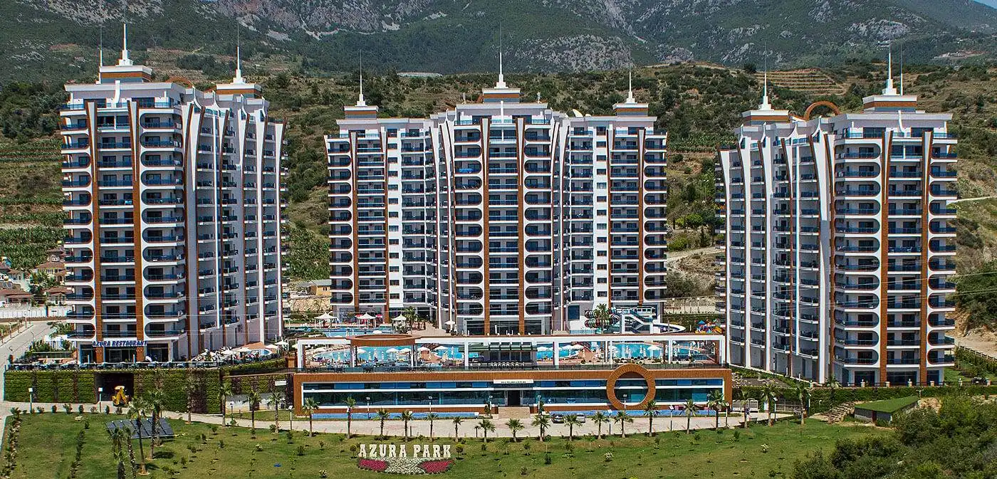 Azura Park Residence в Махмутларе — корпуса комплекса днём