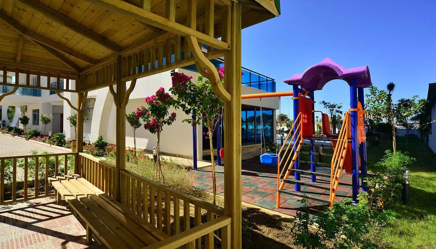 Calistar Residence — беседка и детская площадка