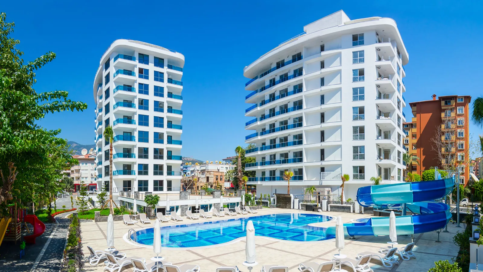 Elite Marine Residence в районе Сарай (Аланья) — корпуса и бассейн