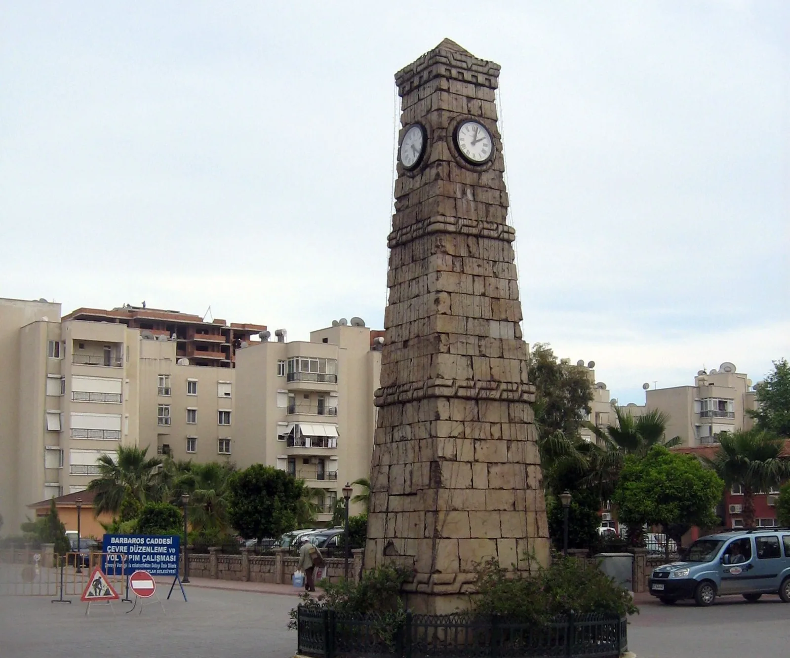 Часовая башня в центре Махмутлара