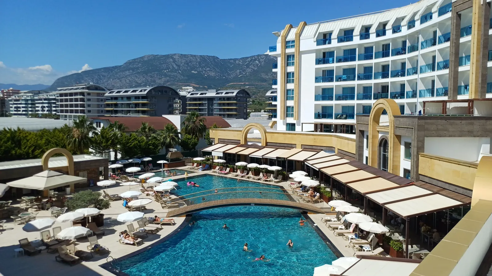 The Lumos Deluxe Resort & Spa в Каргыджаке — корпус и бассейны