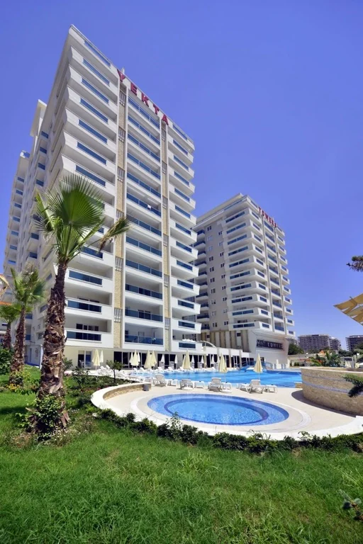 Yekta Towers — бассейн на территории
