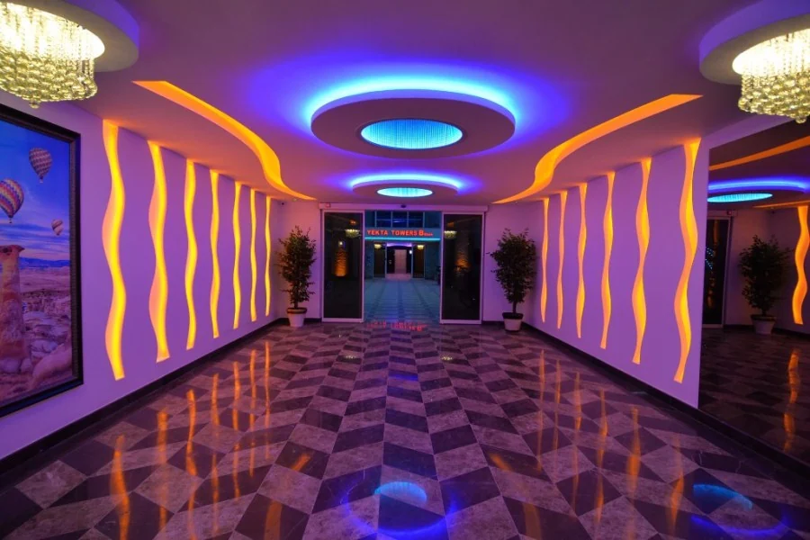 Yekta Towers — холл с подсветкой